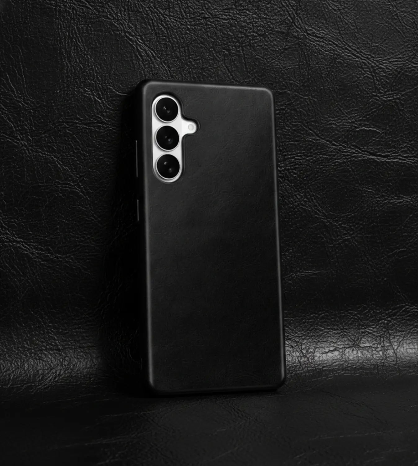 Samsung Galaxy S26 Full-Grain Oil Wax Full Wrapped Leather Case (Black) + MagSafe outlook